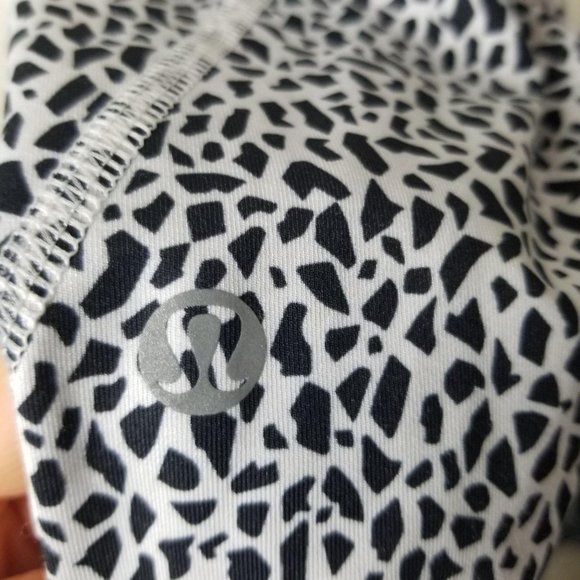 Lululemon Women's Size 2 Crop Black White Leggings - Picture 7 of 7